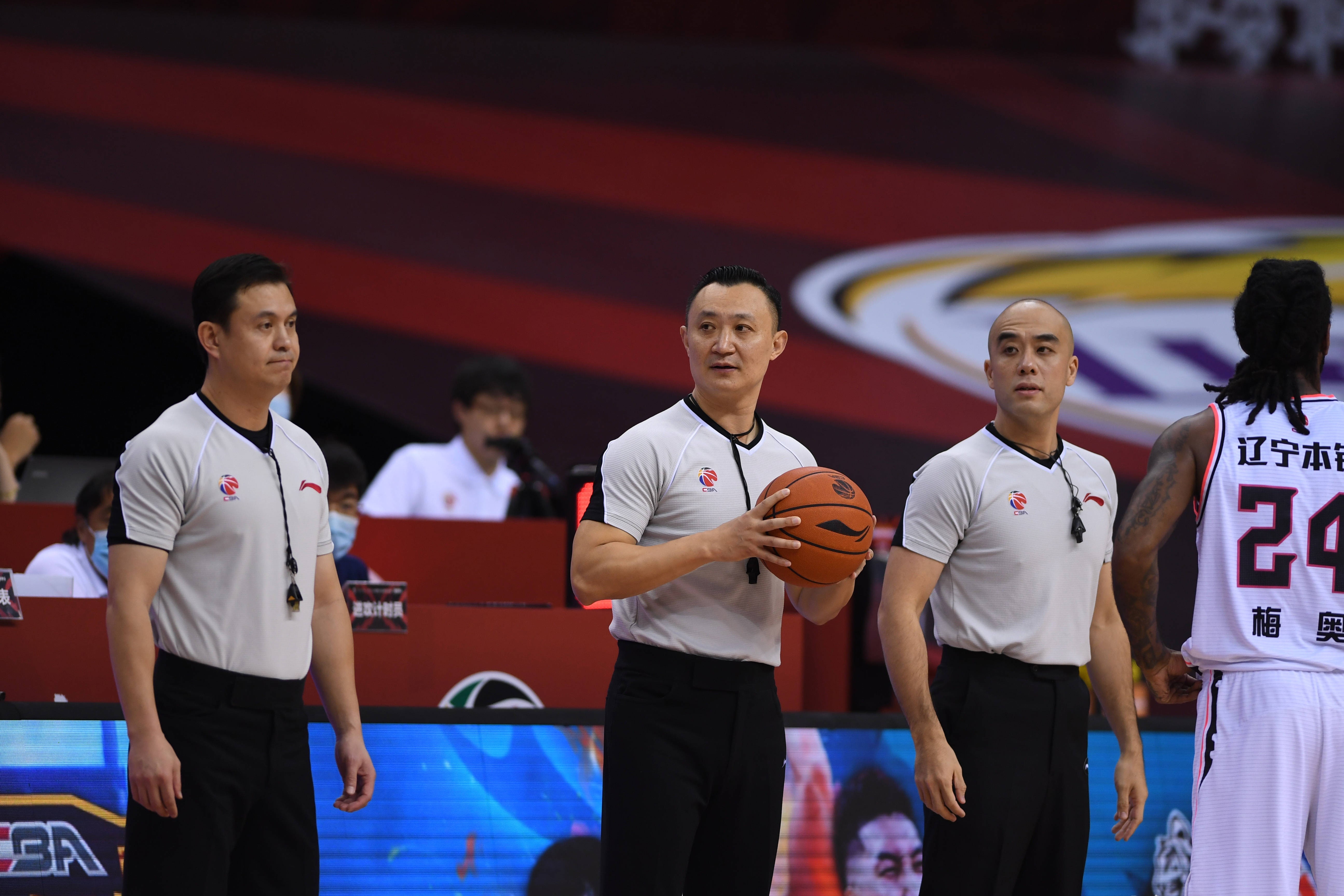 爱游戏APP-CBA队主教练发声，誓言带队登顶的简单介绍