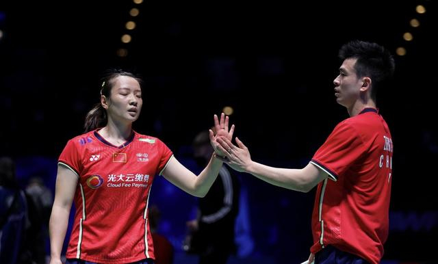 中国队完胜日本队,黄鸭组合统治全场 中国队完胜日本队,黄鸭组合统治全场