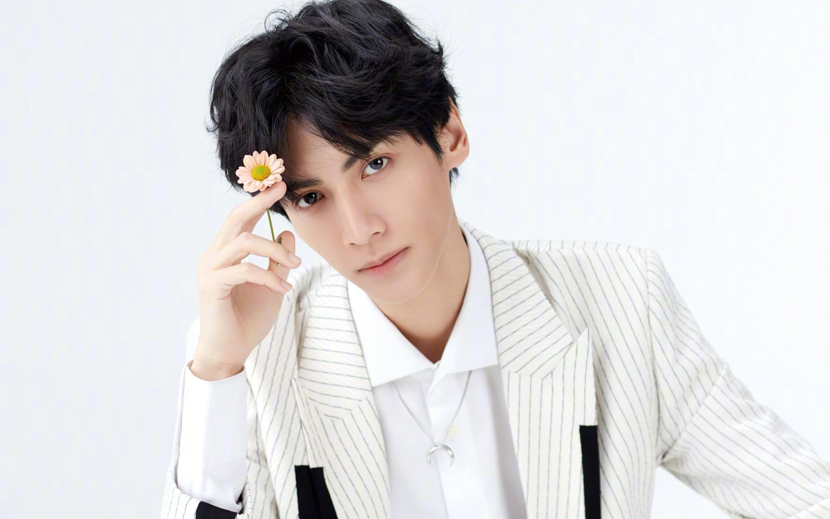 爱游戏入口-双面梅德韦杰夫，从暴躁天才到团队中坚，一座拉沃尔杯如何重塑法网悍将的孤独内核？