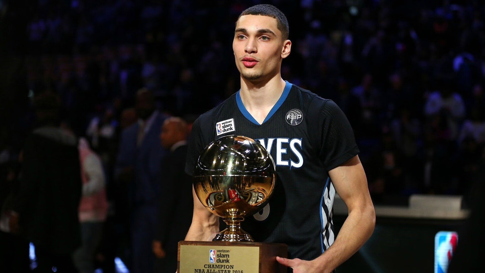 当聚光灯锁定斯台普斯，今夜，舞台属于詹姆斯，对手只是布景