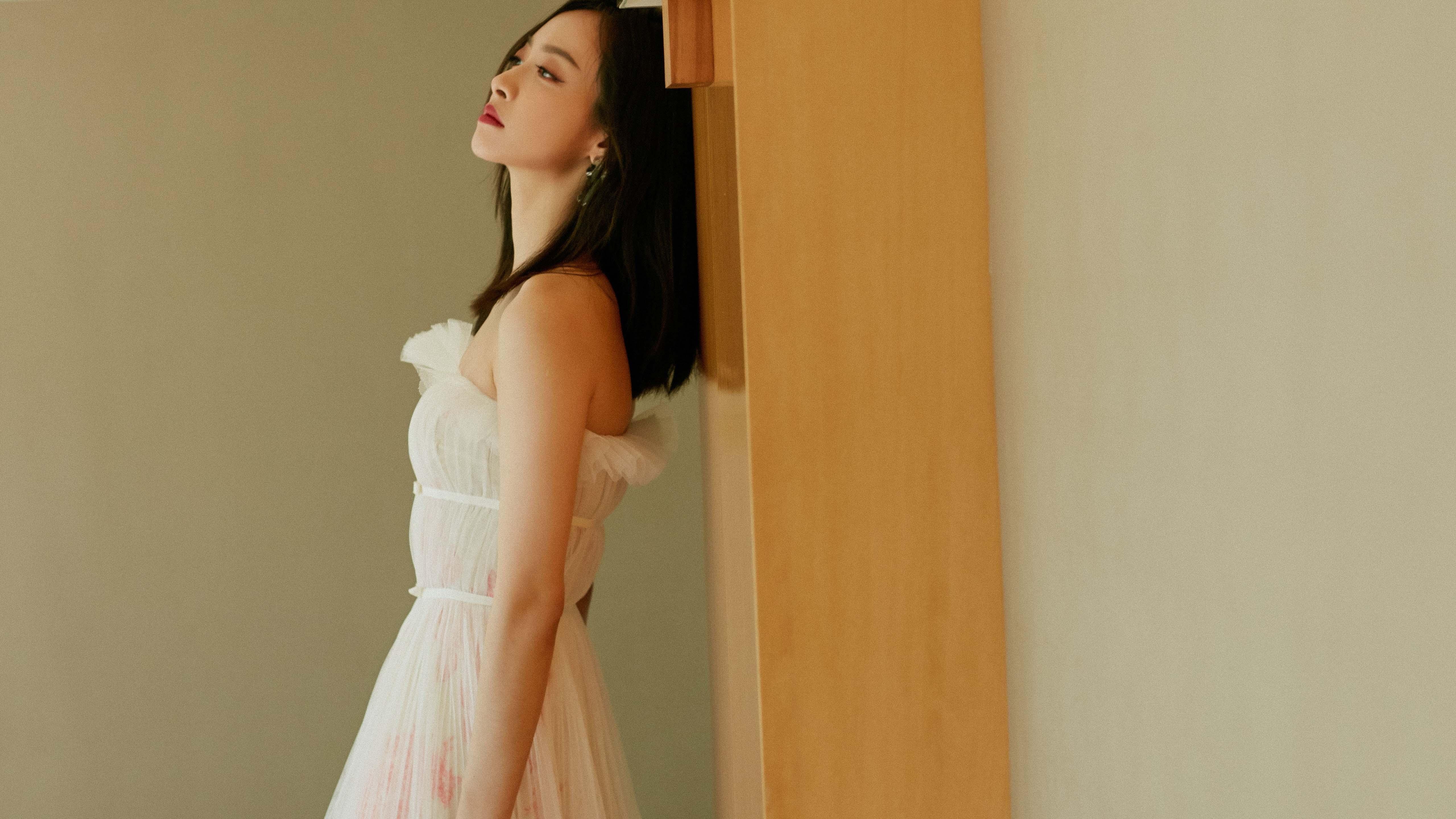 巨星闪光难挽败局，东契奇末节狂飙成孤影，黄蜂团队协作险胜独行侠