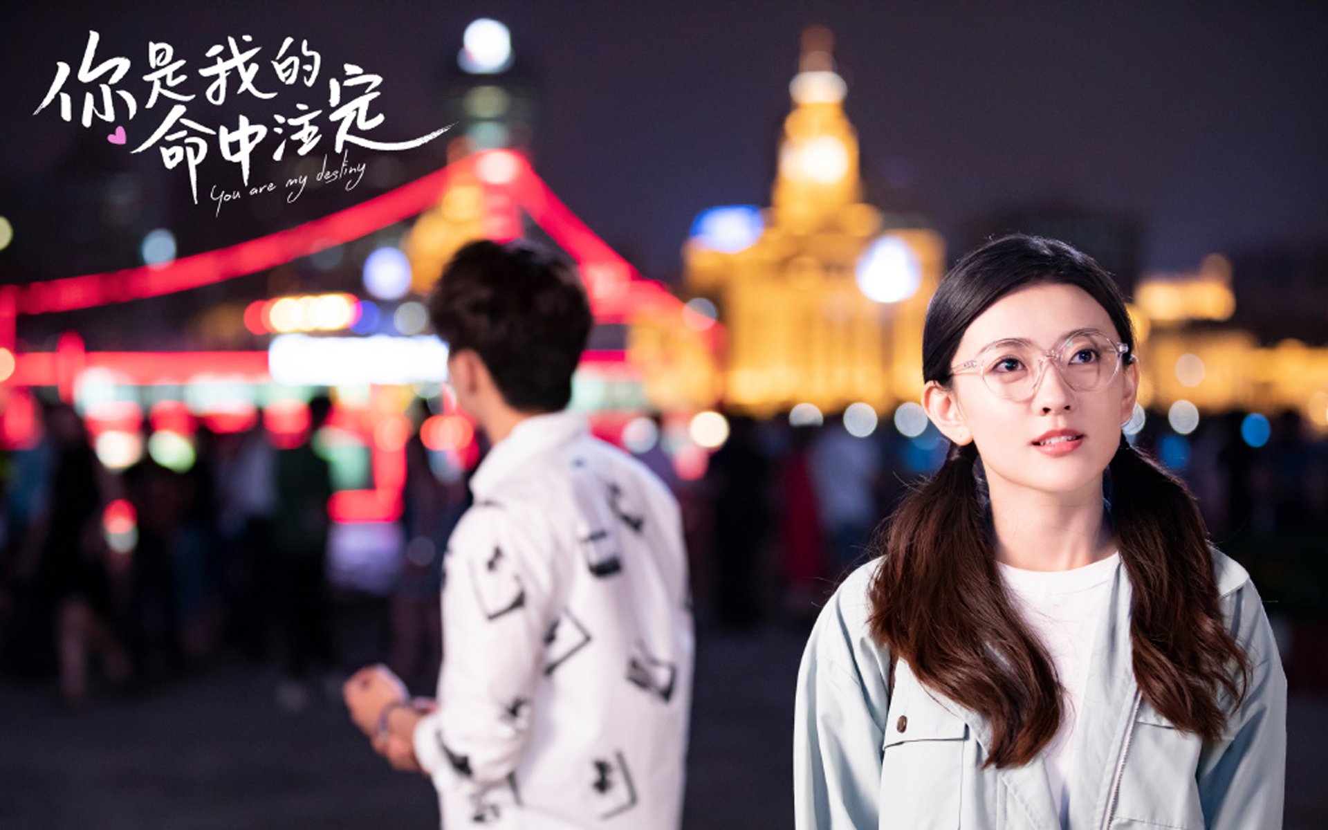 这是一篇为你定制的文章，结合了体育竞技的激情、历史突破的厚重感以及战术细节的刻画